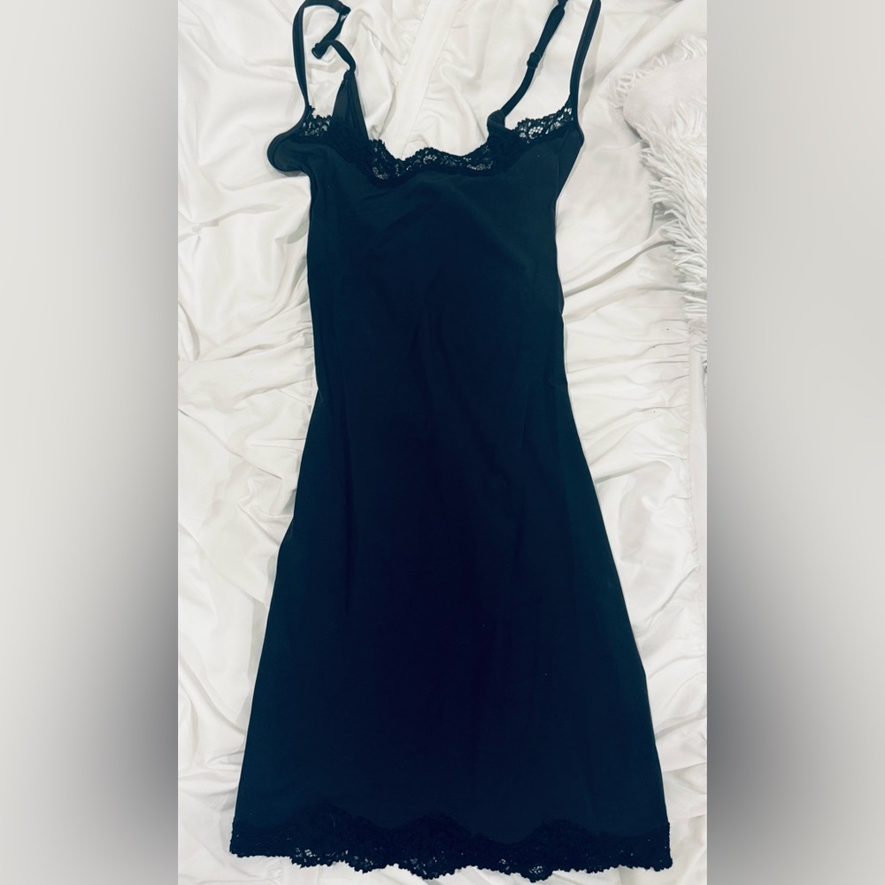 SKIMS Black Lace Slip Dress- size XXS